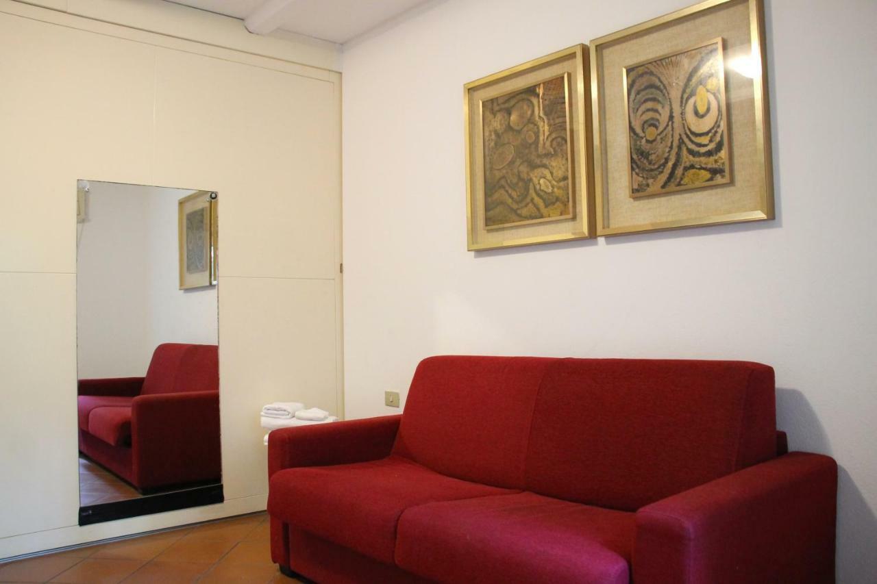 Appartement Basement Turati 3 -consulates District