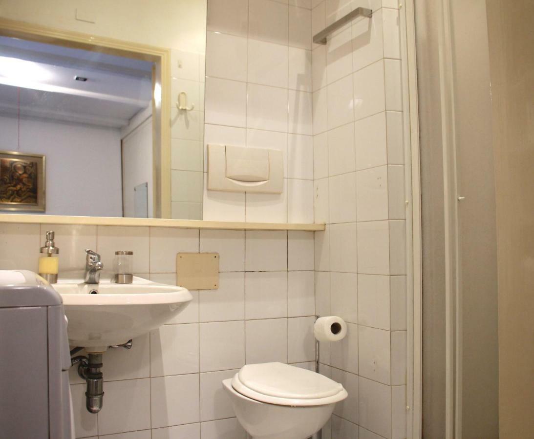 Appartement Basement Turati 3 -consulates District